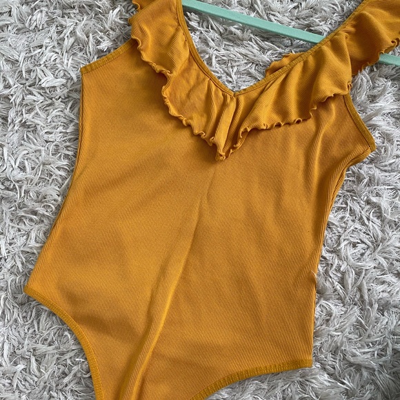 Aritzia Wilfred Danette Bodysuit - Picture 4 of 4